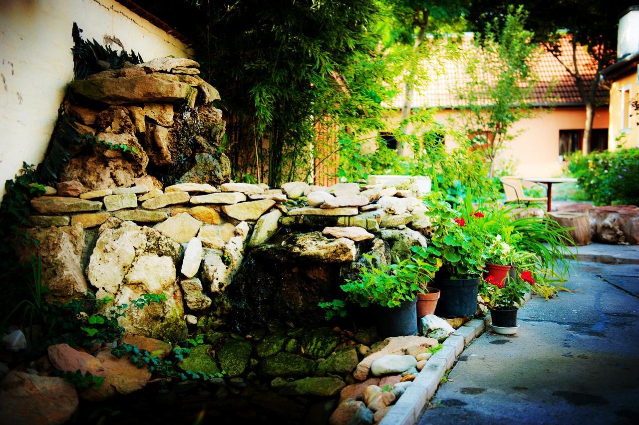 Budapest Garden Hotel — Photos 1